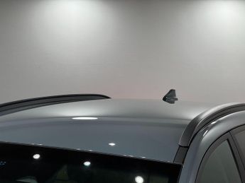 Hyundai KONA 64kWh Premium Auto 5dr (10.5kW Charger)