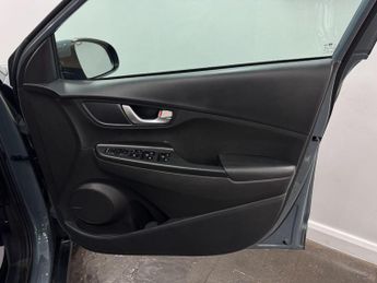 Hyundai KONA 64kWh Premium Auto 5dr (10.5kW Charger)