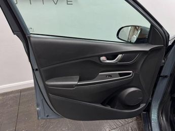 Hyundai KONA 64kWh Premium Auto 5dr (10.5kW Charger)