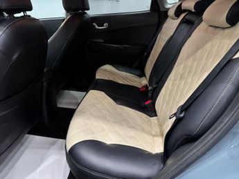 Hyundai KONA 64kWh Premium Auto 5dr (10.5kW Charger)