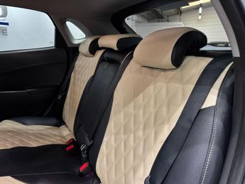 Hyundai KONA 64kWh Premium Auto 5dr (10.5kW Charger)