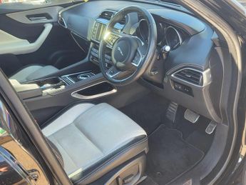 Jaguar F-PACE 2.0 D180 R-Sport Auto AWD Euro 6 (s/s) 5dr