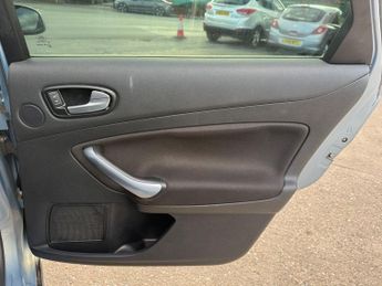 Ford Mondeo 2.0 TDCi Zetec 5dr