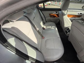 Jaguar XF 3.0d V6 Luxury Auto Euro 5 4dr