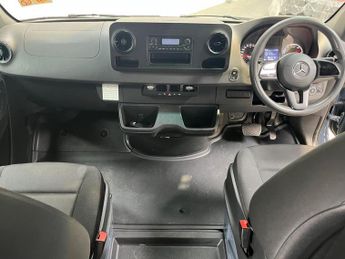 Mercedes-Benz eSprinter 55kWh Progressive Auto FWD L2 H2 5dr 20kW Charger