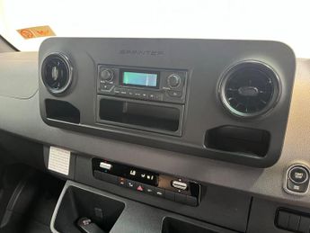 Mercedes-Benz eSprinter 55kWh Progressive Auto FWD L2 H2 5dr 20kW Charger