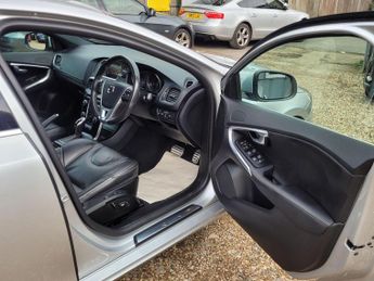Volvo V40 1.5 T2 R-Design Edition Auto Euro 6 (s/s) 5dr
