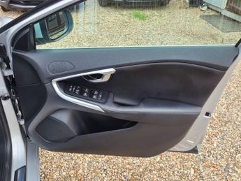 Volvo V40 1.5 T2 R-Design Edition Auto Euro 6 (s/s) 5dr