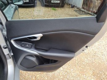 Volvo V40 1.5 T2 R-Design Edition Auto Euro 6 (s/s) 5dr