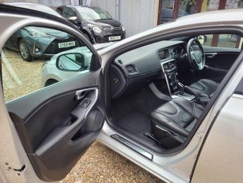 Volvo V40 1.5 T2 R-Design Edition Auto Euro 6 (s/s) 5dr