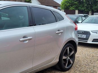 Volvo V40 1.5 T2 R-Design Edition Auto Euro 6 (s/s) 5dr