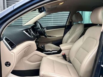 HYUNDAI TUCSON 1.7 Tucson Premium Blue Drive 2WD CRDi Semi-Auto 5dr