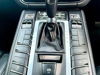 Porsche Macan 2.0T PDK 4WD Euro 6 (s/s) 5dr