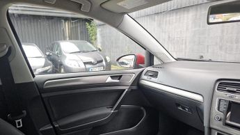 Volkswagen Golf 2.0 TDI BlueMotion Tech SE DSG Euro 5 (s/s) 5dr