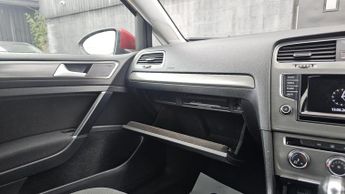 Volkswagen Golf 2.0 TDI BlueMotion Tech SE DSG Euro 5 (s/s) 5dr