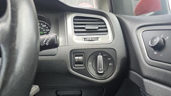 Volkswagen Golf 2.0 TDI BlueMotion Tech SE DSG Euro 5 (s/s) 5dr
