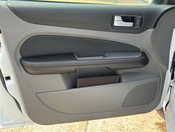 Ford Focus 1.6 TDCi DPF Sport 5dr