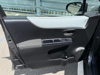 Toyota Yaris 1.5 VVT-h Icon Plus CVT Euro 5 5dr