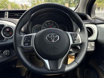 Toyota Yaris 1.5 VVT-h Icon Plus CVT Euro 5 5dr