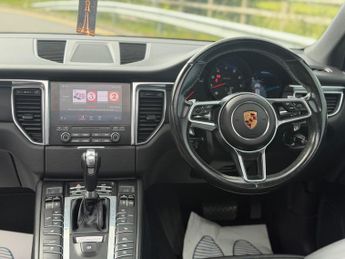 Porsche Macan 2.0T PDK 4WD Euro 6 (s/s) 5dr