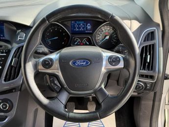 Ford Focus 1.0T EcoBoost Titanium Navigator Euro 5 (s/s) 5dr