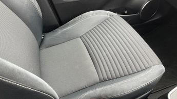Toyota Yaris 1.5 VVT-h Excel E-CVT Euro 6 5dr (15in Alloy)