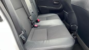 Toyota Yaris 1.5 VVT-h Excel E-CVT Euro 6 5dr (15in Alloy)