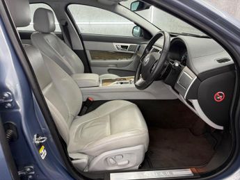 Jaguar XF 2.2d Premium Luxury Auto Euro 5 (s/s) 4dr