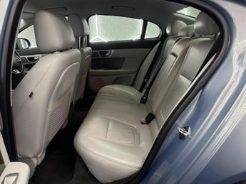 Jaguar XF 2.2d Premium Luxury Auto Euro 5 (s/s) 4dr