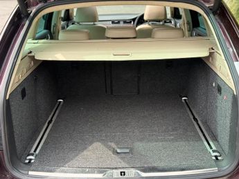 Skoda Superb 3.6 V6 Elegance DSG 4WD Euro 5 5dr
