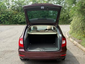 Skoda Superb 3.6 V6 Elegance DSG 4WD Euro 5 5dr