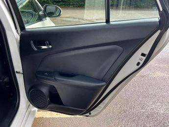 Toyota Prius 1.8 VVT-h Active CVT Euro 6 (s/s) 5dr