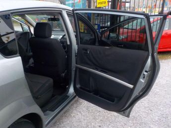 Toyota Corolla Verso 2.2 D-4D SR 5dr