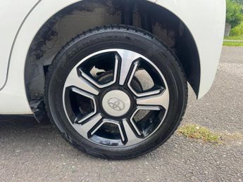 Toyota AYGO 1.0 VVT-i x-clusiv3 x-shift Euro 6 5dr