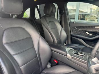 MERCEDES-BENZ GLC 2.0 GLC250 AMG Line SUV 5dr Petrol G-Tronic 4MATIC Euro 6 (s/s) 