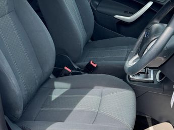 Ford Fiesta 1.4 Zetec Hatchback 5dr Petrol Automatic (154 g/km, 94 bhp)