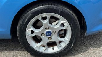 Ford Fiesta 1.4 Zetec Hatchback 5dr Petrol Automatic (154 g/km, 94 bhp)