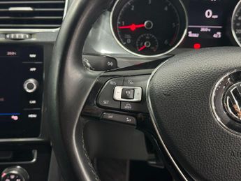 Volkswagen Golf 1.6 TDI SE Nav DSG Euro 6 (s/s) 5dr