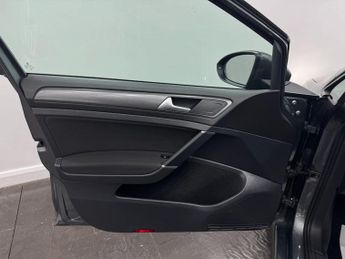 Volkswagen Golf 1.6 TDI SE Nav DSG Euro 6 (s/s) 5dr