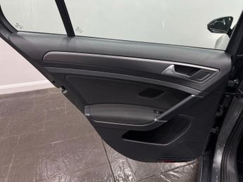 Volkswagen Golf 1.6 TDI SE Nav DSG Euro 6 (s/s) 5dr