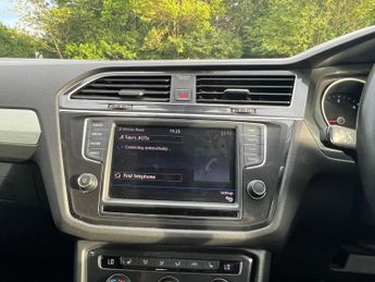 Volkswagen Tiguan 2.0 TDI BlueMotion Tech SE Navigation DSG Euro 6 (s/s) 5dr