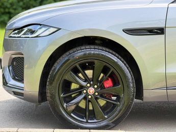 Jaguar F-PACE 2.0 D200 MHEV R-Dynamic Black Auto AWD Euro 6 (s/s) 5dr