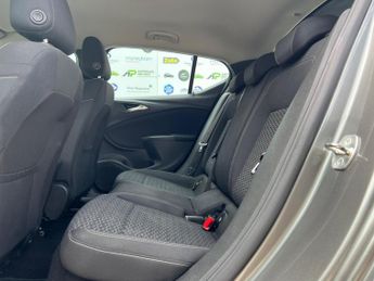 Vauxhall Astra 1.6 CDTi BlueInjection SRi Nav Auto Euro 6 (s/s) 5dr