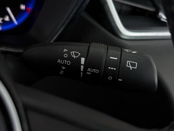 Toyota Corolla 1.8 VVT-h Design CVT Euro 6 (s/s) 5dr