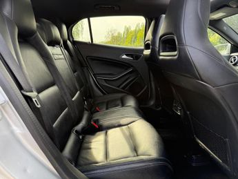 Mercedes-Benz GLA 2.1 GLA200d AMG Line (Premium Plus) 7G-DCT 4MATIC Euro 6 (s/s) 5