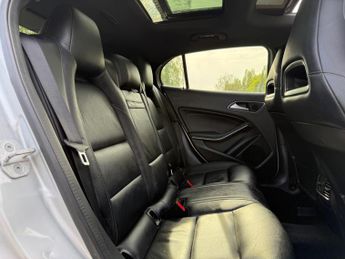 Mercedes-Benz GLA 2.1 GLA200d AMG Line (Premium Plus) 7G-DCT 4MATIC Euro 6 (s/s) 5