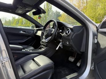 Mercedes-Benz GLA 2.1 GLA200d AMG Line (Premium Plus) 7G-DCT 4MATIC Euro 6 (s/s) 5