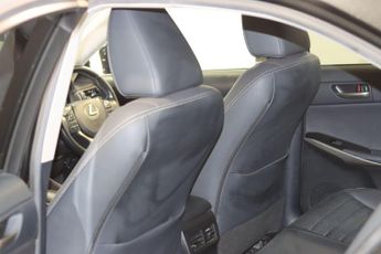 Lexus IS 2.5 300h Luxury Saloon 4dr Petrol Hybrid E-CVT Euro 6 (s/s) (223