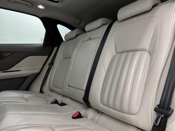 Jaguar F-PACE 2.0 D180 Portfolio Auto AWD Euro 6 (s/s) 5dr