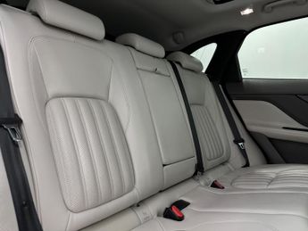 Jaguar F-PACE 2.0 D180 Portfolio Auto AWD Euro 6 (s/s) 5dr